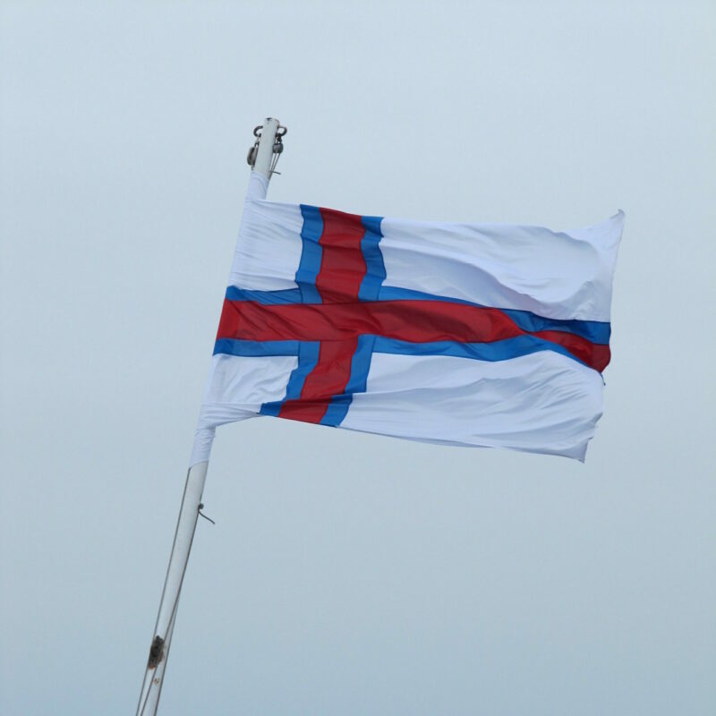 Färöische Flagge auf der Norröna