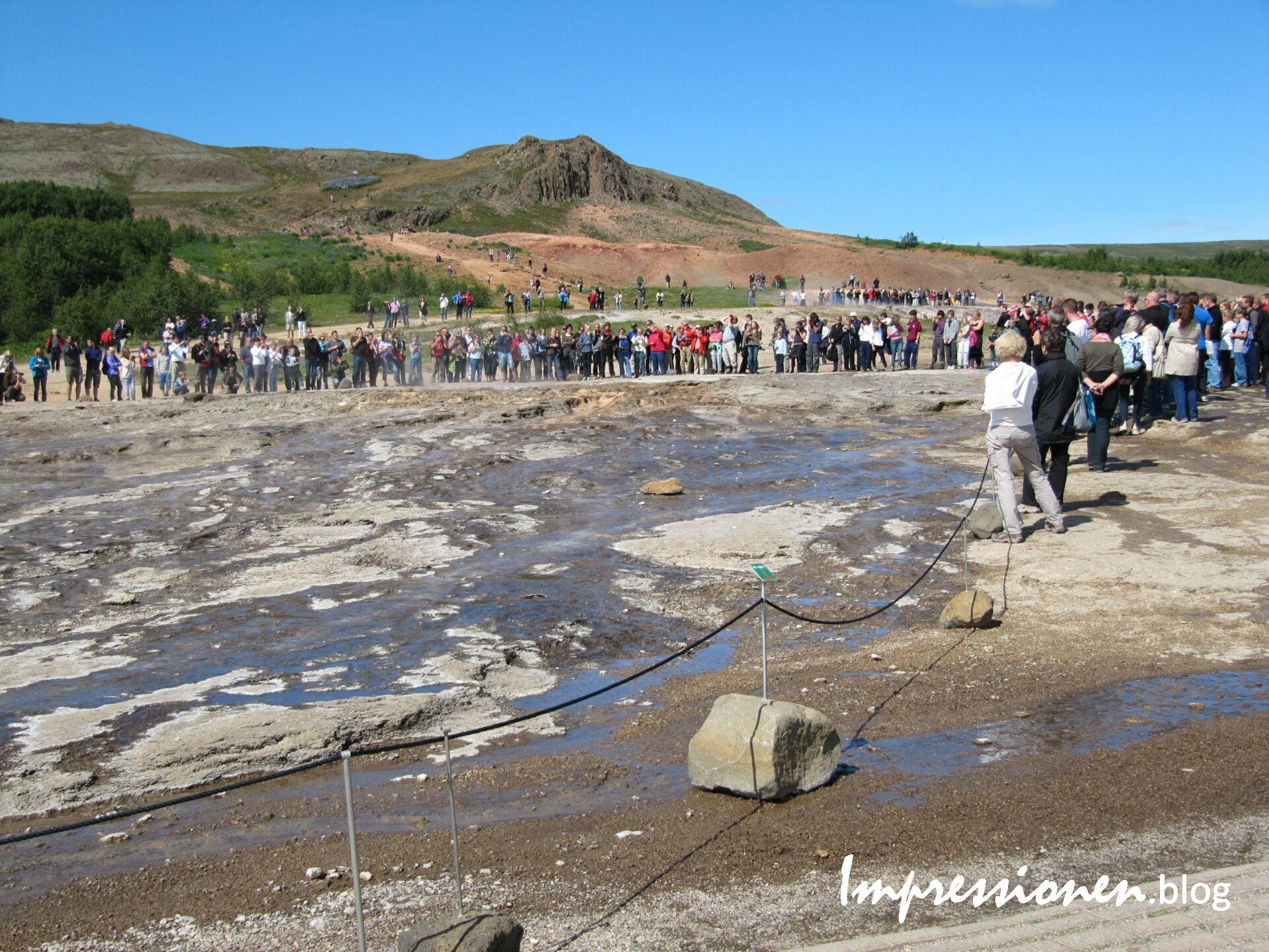 Warten am Strokkur